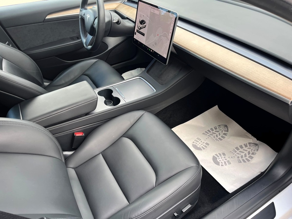 Tesla Model 3 RWD*Facelift*Wärmepumpe*SOH 93%*1.Hand*