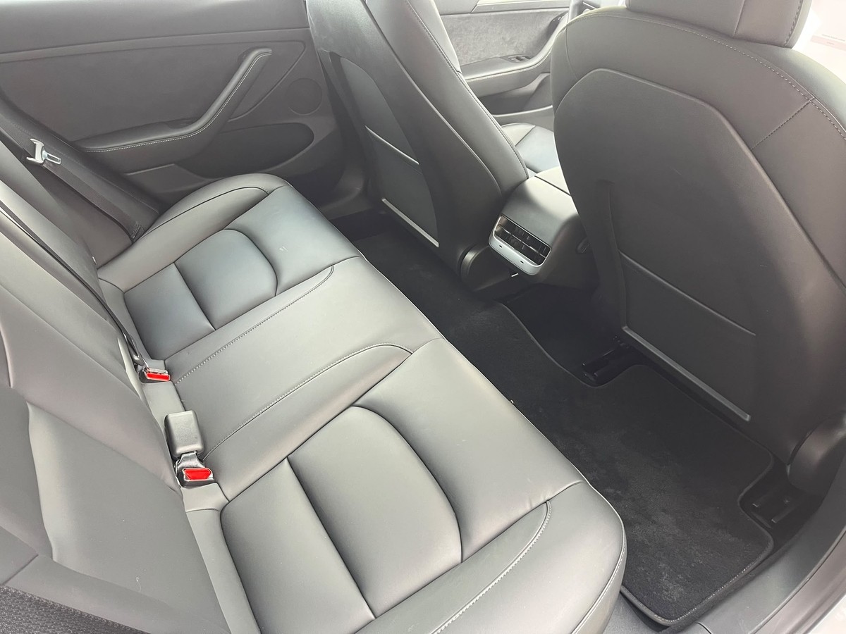 Tesla Model 3 RWD*Facelift*Wärmepumpe*SOH 93%*1.Hand*