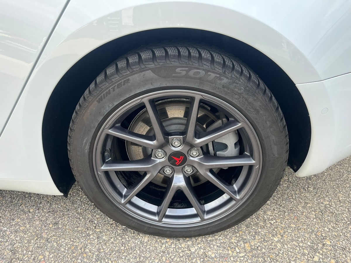 Tesla Model 3 RWD*Facelift*Wärmepumpe*SOH 93%*1.Hand*