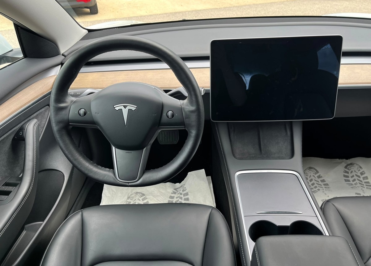 Tesla Model 3 RWD*Facelift*Wärmepumpe*SOH 93%*1.Hand*