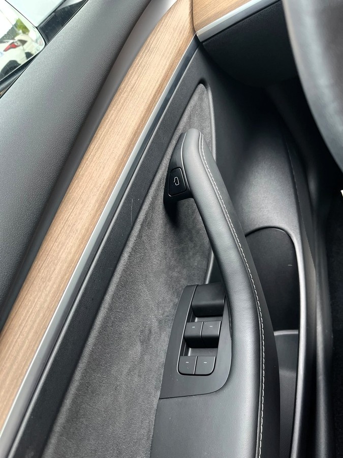 Tesla Model 3 RWD*Facelift*Wärmepumpe*SOH 93%*1.Hand*