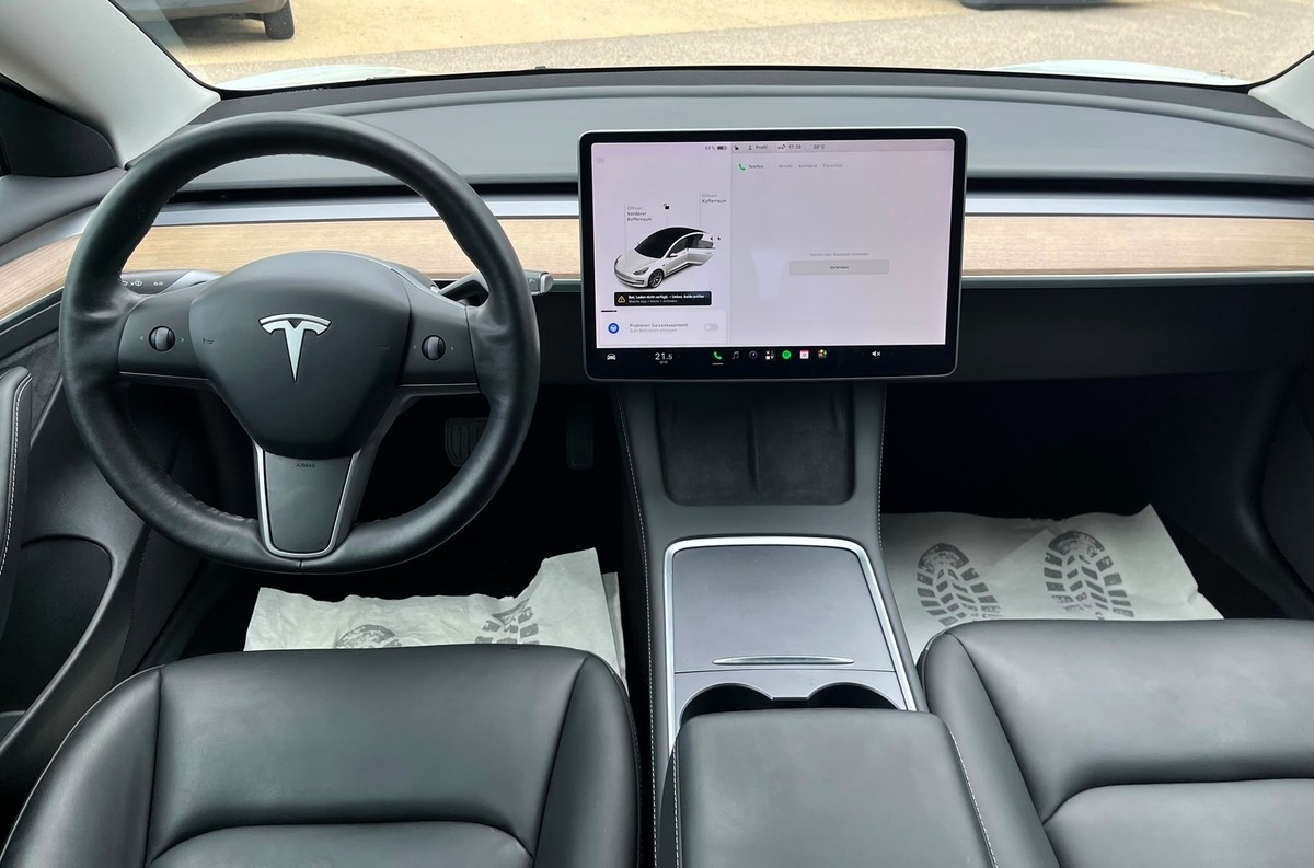 Tesla Model 3 RWD*Facelift*Wärmepumpe*SOH 93%*1.Hand*