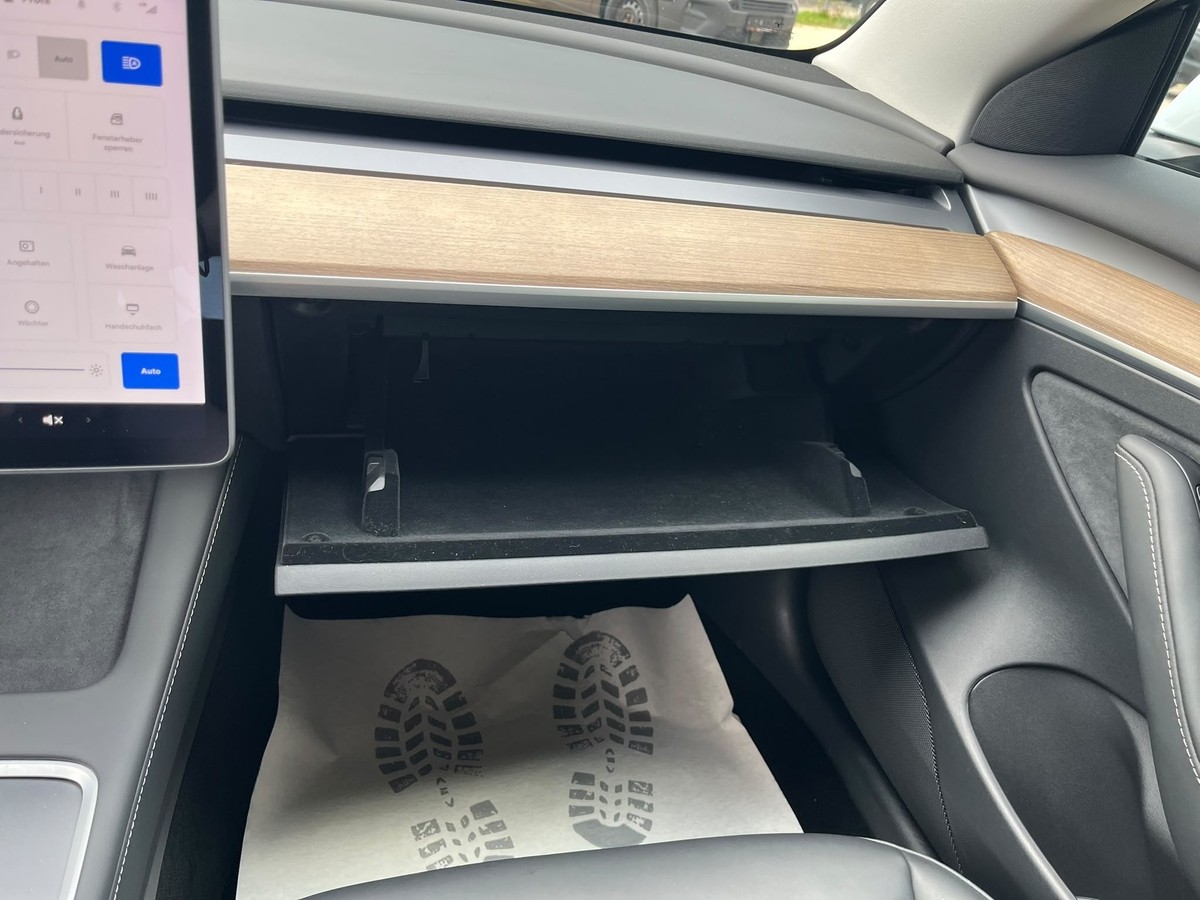 Tesla Model 3 RWD*Facelift*Wärmepumpe*SOH 93%*1.Hand*