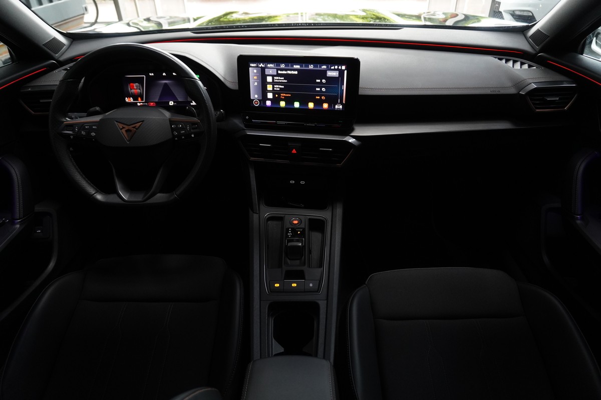 Cupra Formentor 1.5 TSI DSG LED ACC Pano R.Cam 