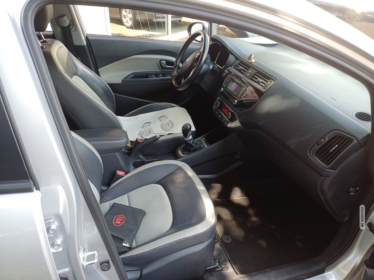 Kia Rio 1.4 CRDI SPIRIT KLIMA SHZ PDC MFL TEMPO LENKR-HEIZ. 