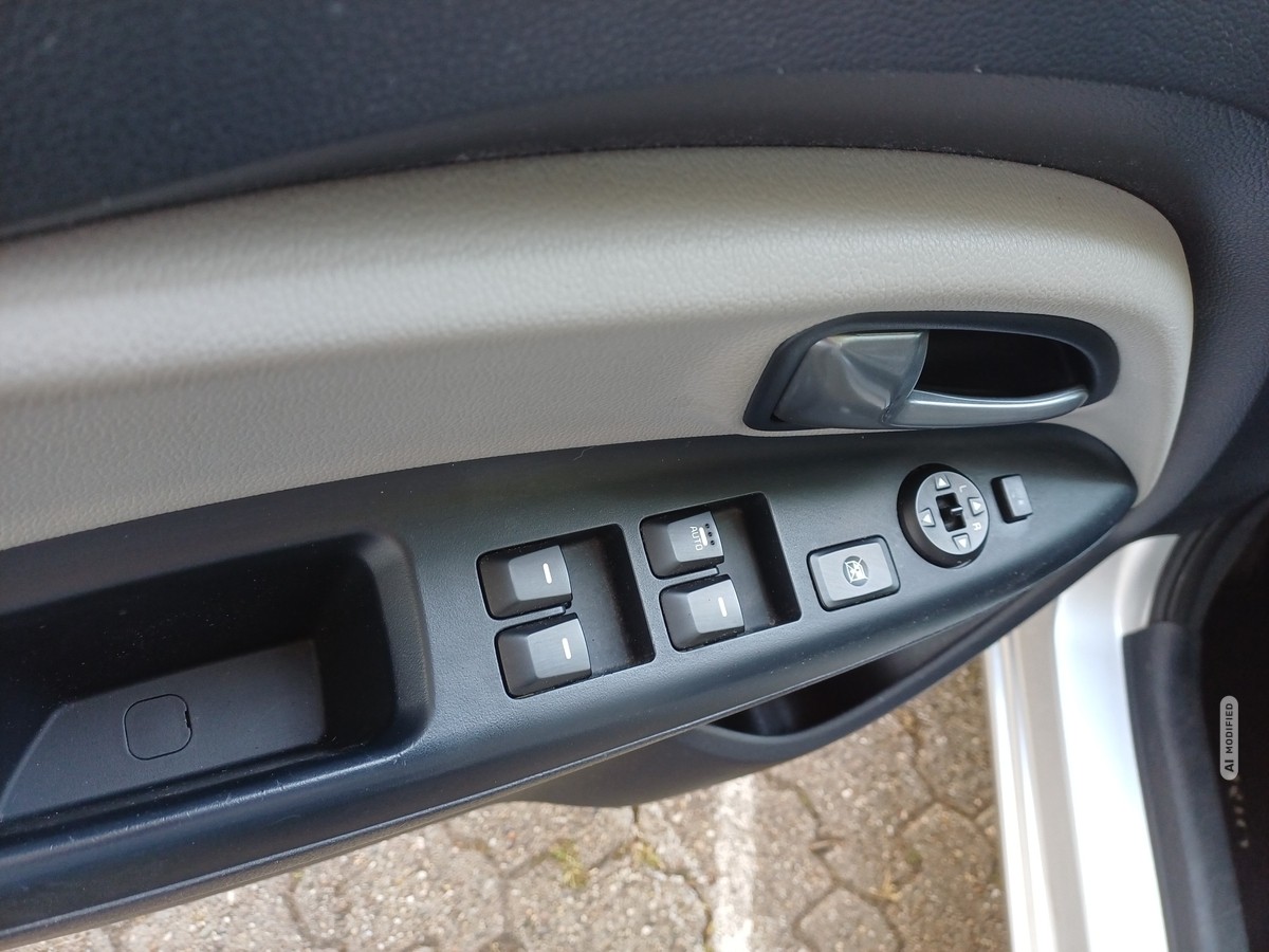 Kia Rio 1.4 CRDI SPIRIT KLIMA SHZ PDC MFL TEMPO LENKR-HEIZ. 