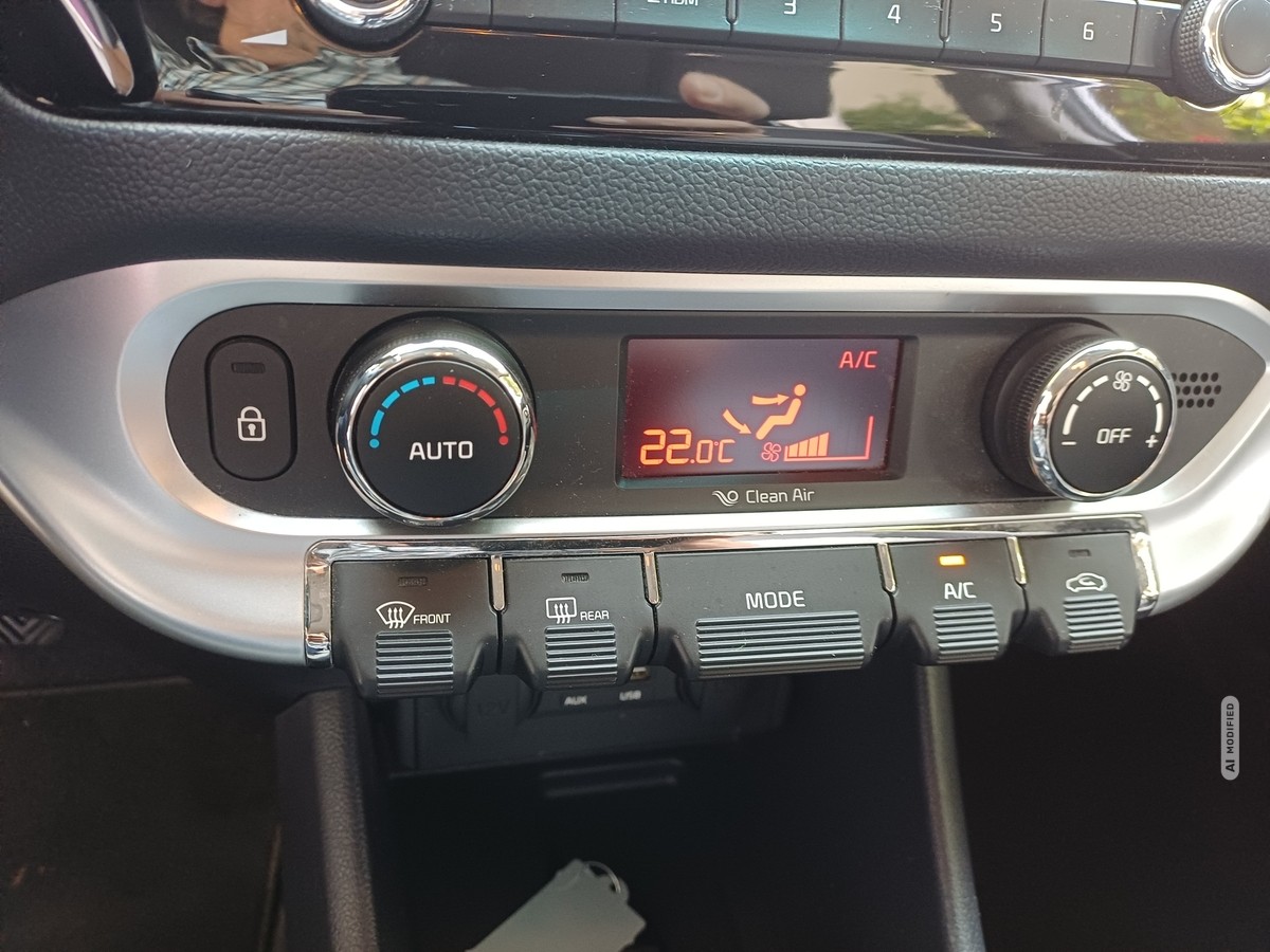 Kia Rio 1.4 CRDI SPIRIT KLIMA SHZ PDC MFL TEMPO LENKR-HEIZ. 