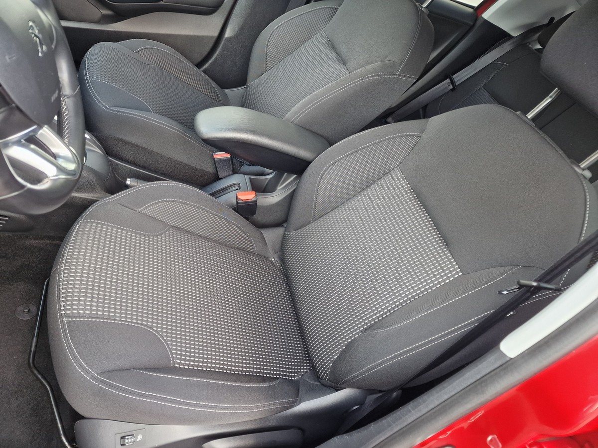 Peugeot 208  Automatik*Navi*Sportsitze*Service NEU!!