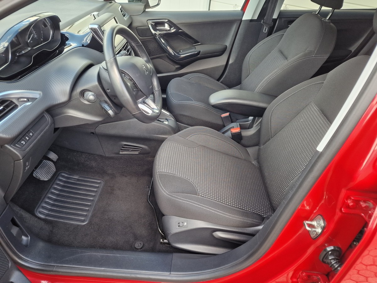 Peugeot 208  Automatik*Navi*Sportsitze*Service NEU!!
