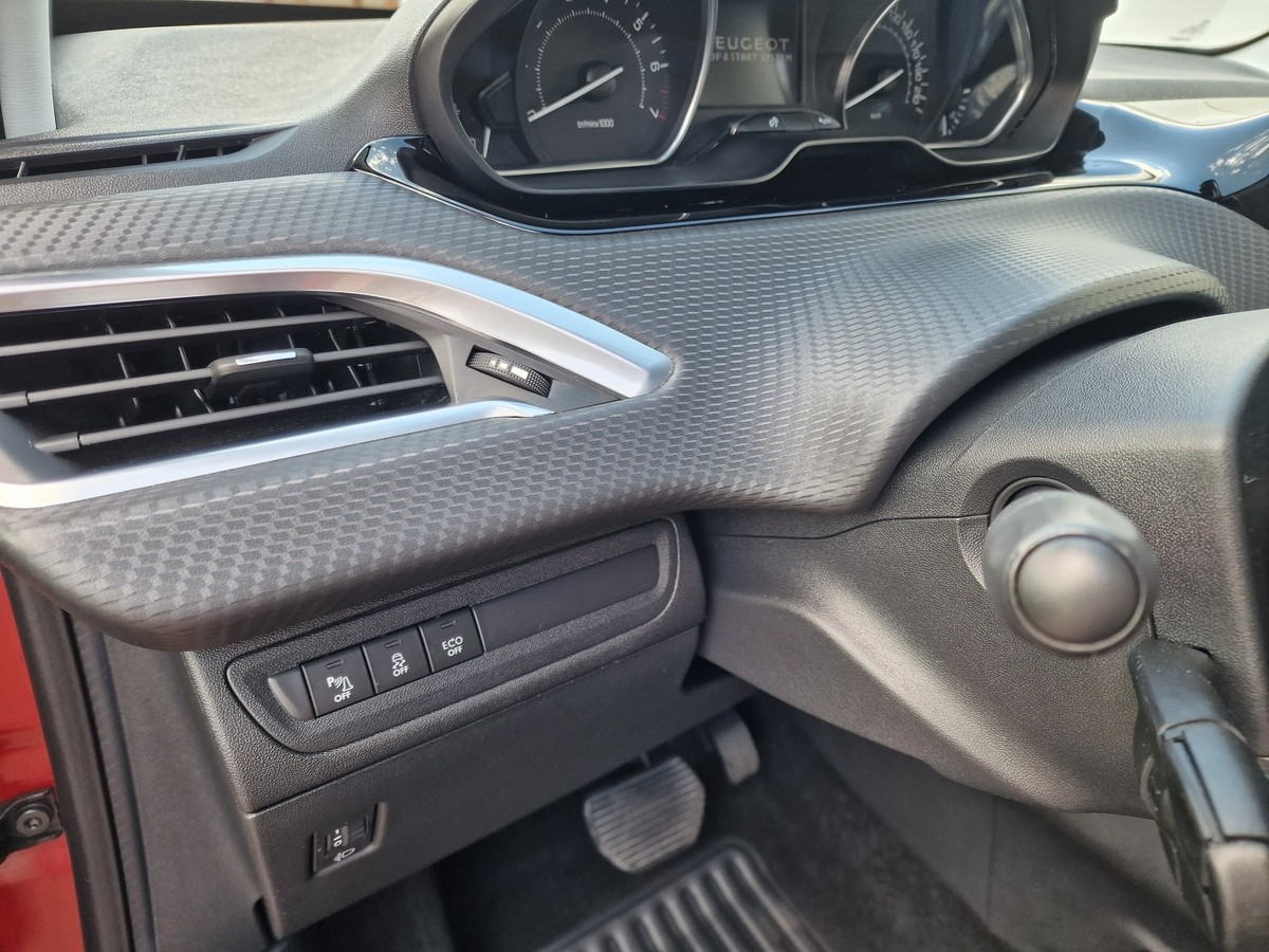 Peugeot 208  Automatik*Navi*Sportsitze*Service NEU!!