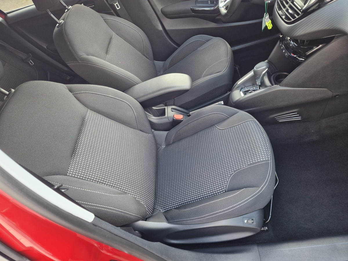 Peugeot 208  Automatik*Navi*Sportsitze*Service NEU!!