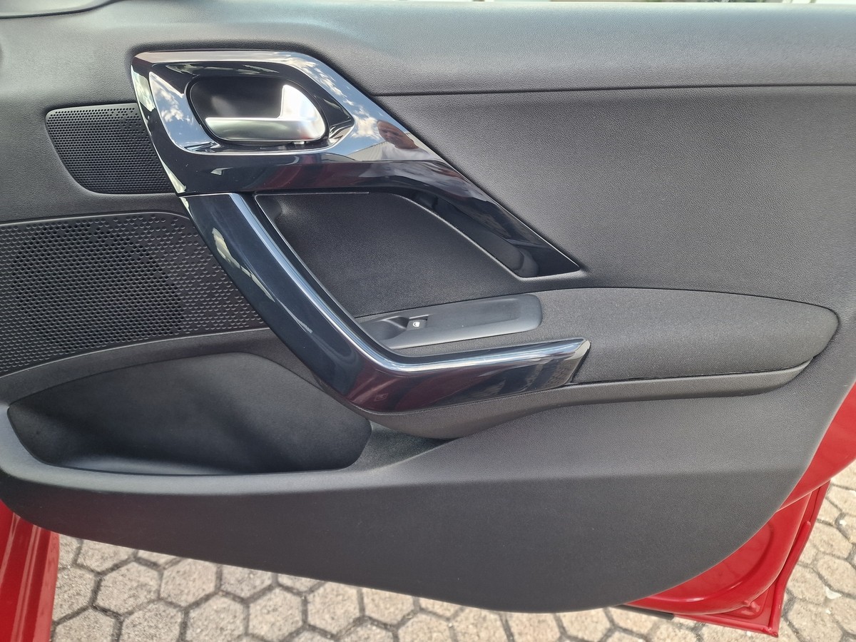 Peugeot 208  Automatik*Navi*Sportsitze*Service NEU!!