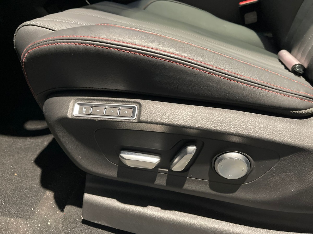 Foton 4 Ultra Sitzbelüftung Panorama Leder AHK