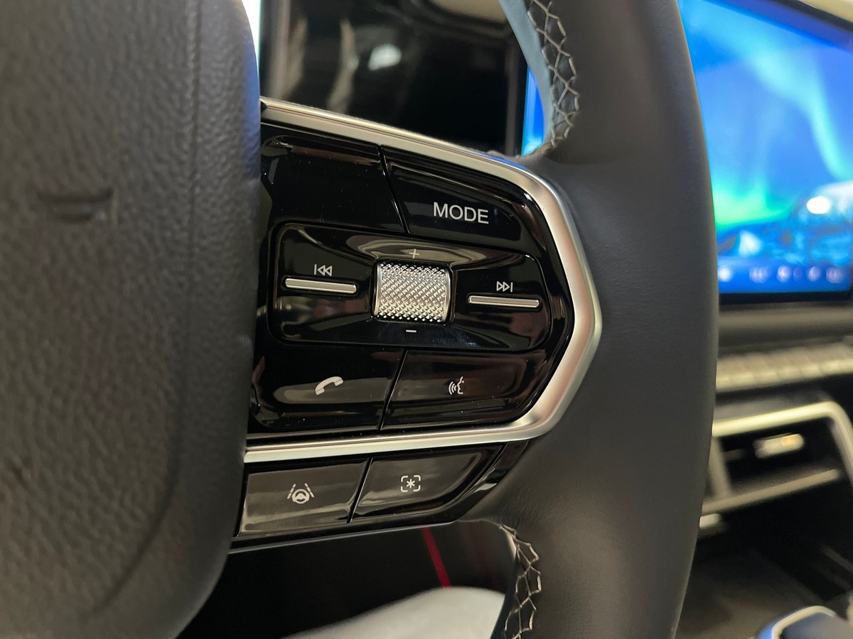 Foton 4 Ultra Sitzbelüftung Panorama Leder AHK