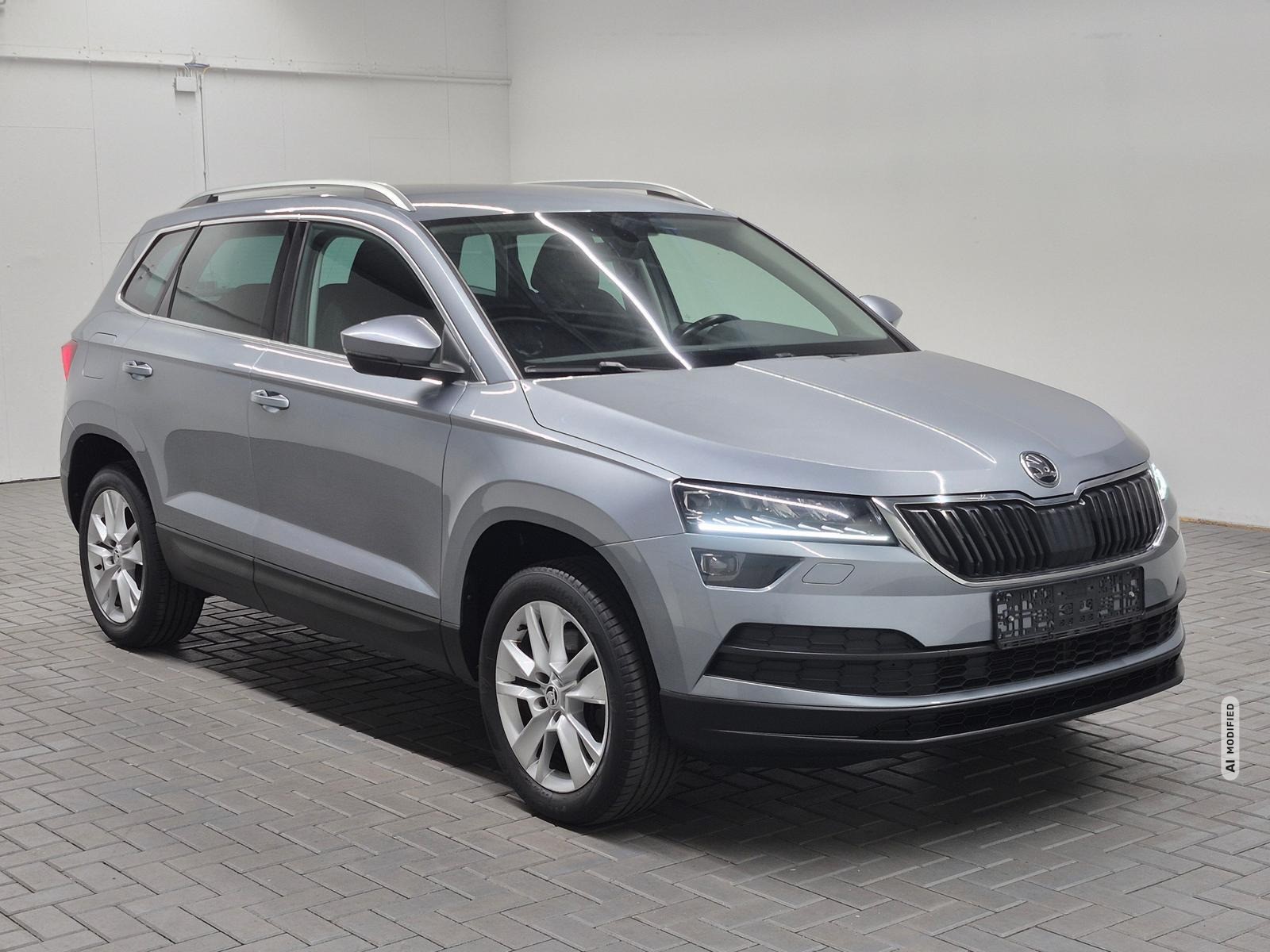 Skoda Karoq LED/SHZ/PDC/Smart-Link/Tempomat/17-LM