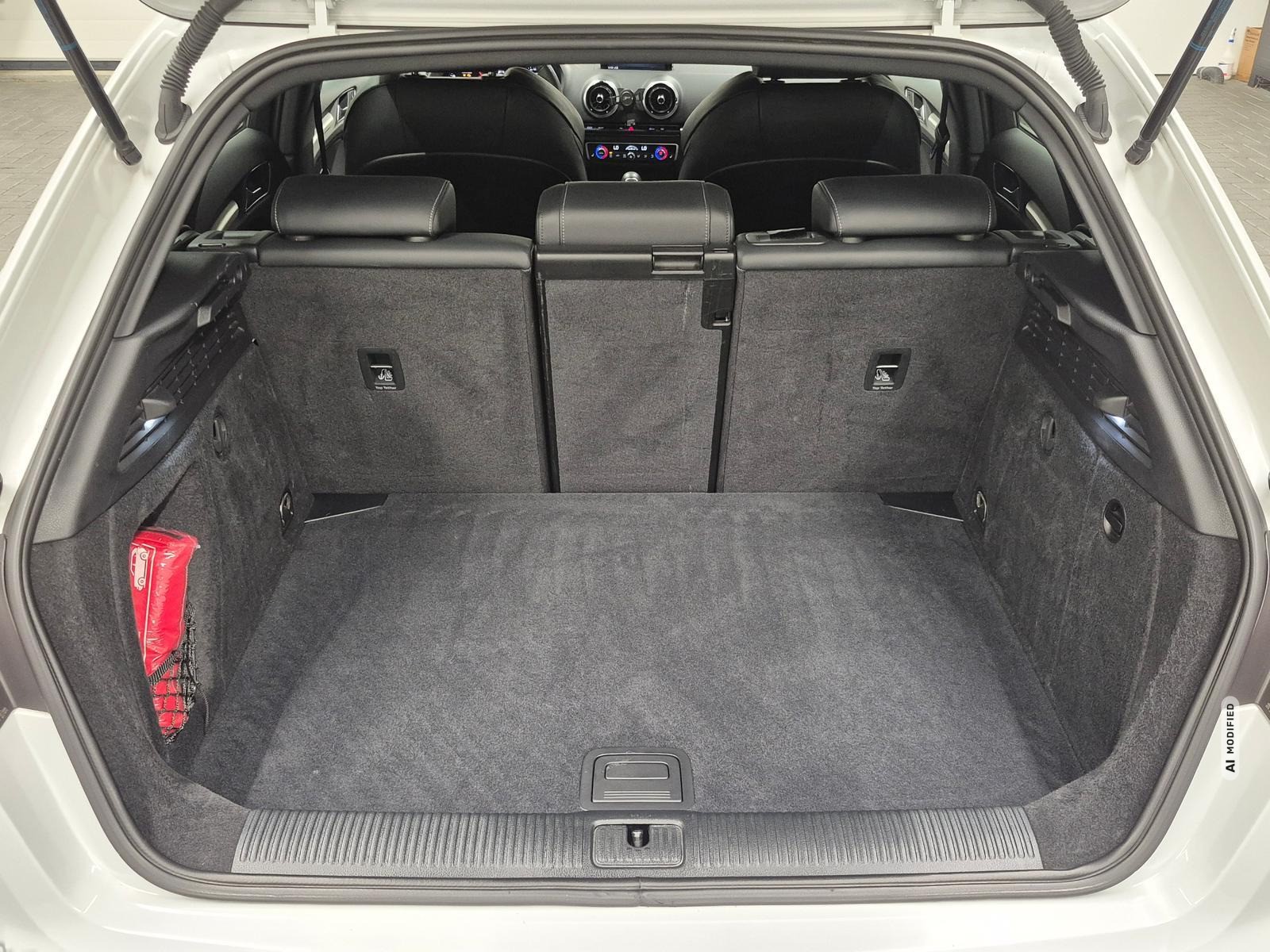 Audi A3 Sportback S-line LED/Nav/DAB/SHZ/PDC/GRA/18LM