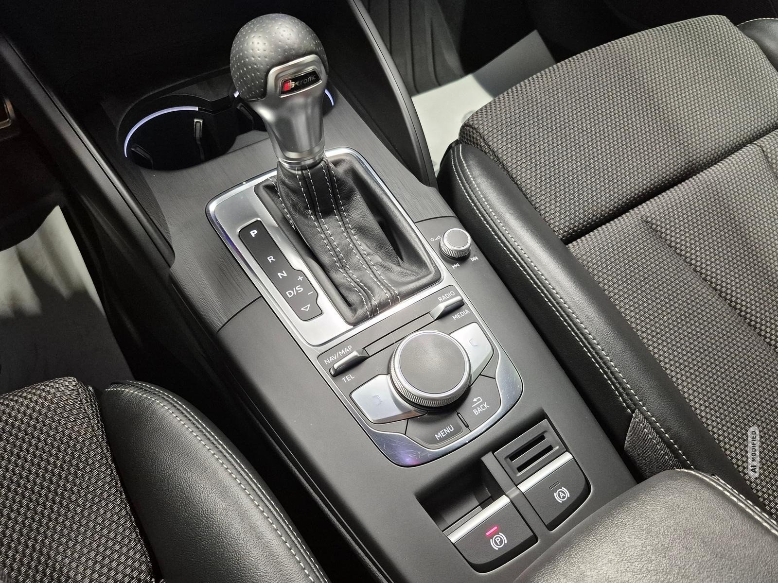 Audi A3 Sportback S-line LED/Nav/DAB/SHZ/PDC/GRA/18LM
