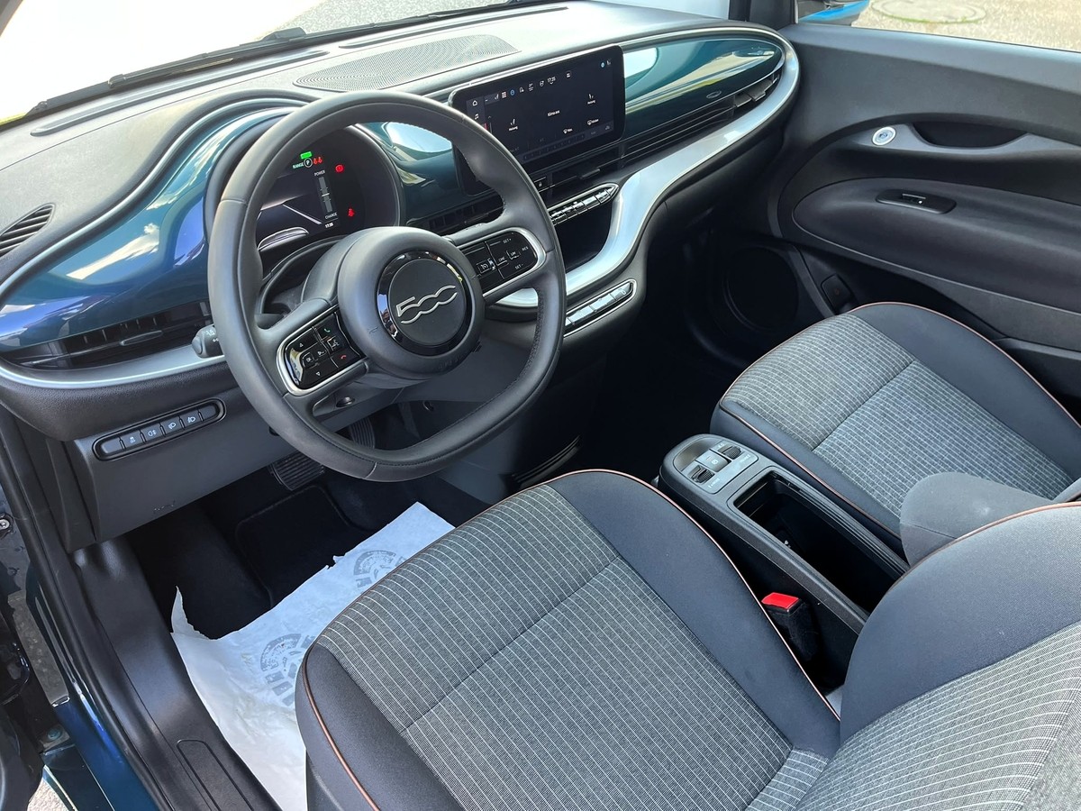 Fiat 500e 3+1 Icon (42 kWh) *Navi*Apple Carplay*Sitzheizung*