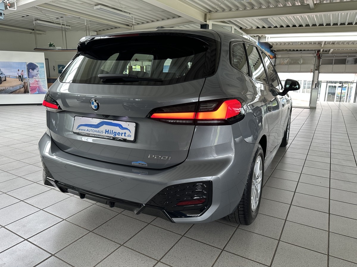 BMW 220 Active Tourer M Sport AHK Pano 360° Kamera PDC Navi HK