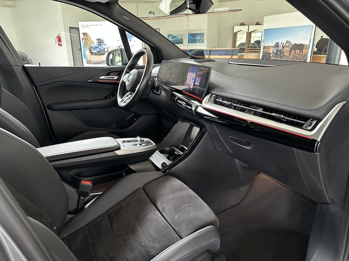BMW 220 Active Tourer M Sport AHK Pano 360° Kamera PDC Navi HK