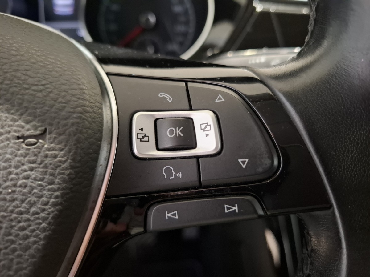 Volkswagen Touran 1.4 TSI DSG Highline LED Navi Kamera