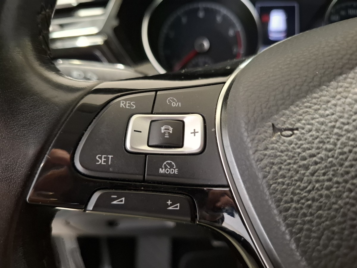 Volkswagen Touran 1.4 TSI DSG Highline LED Navi Kamera