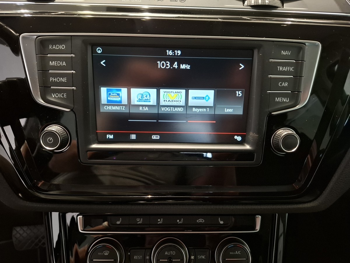 Volkswagen Touran 1.4 TSI DSG Highline LED Navi Kamera
