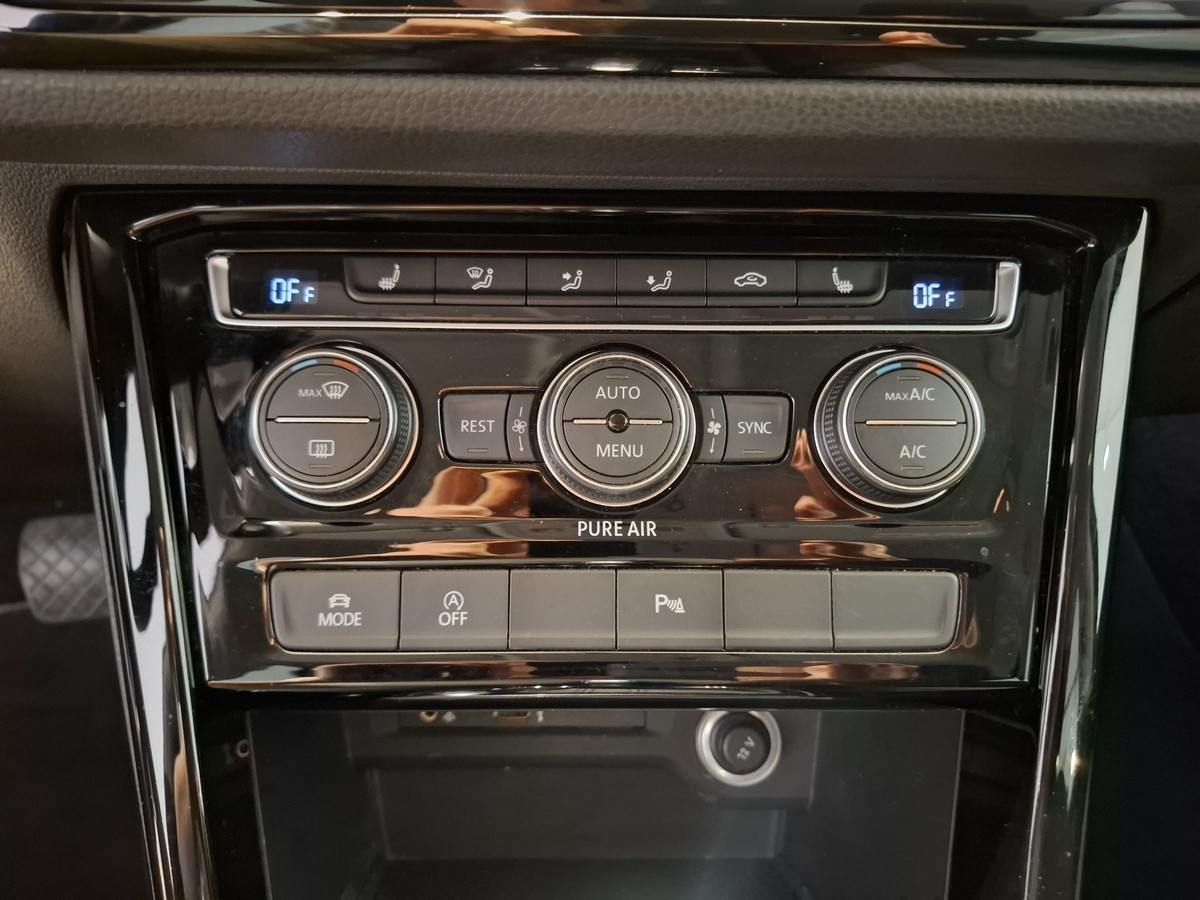 Volkswagen Touran 1.4 TSI DSG Highline LED Navi Kamera