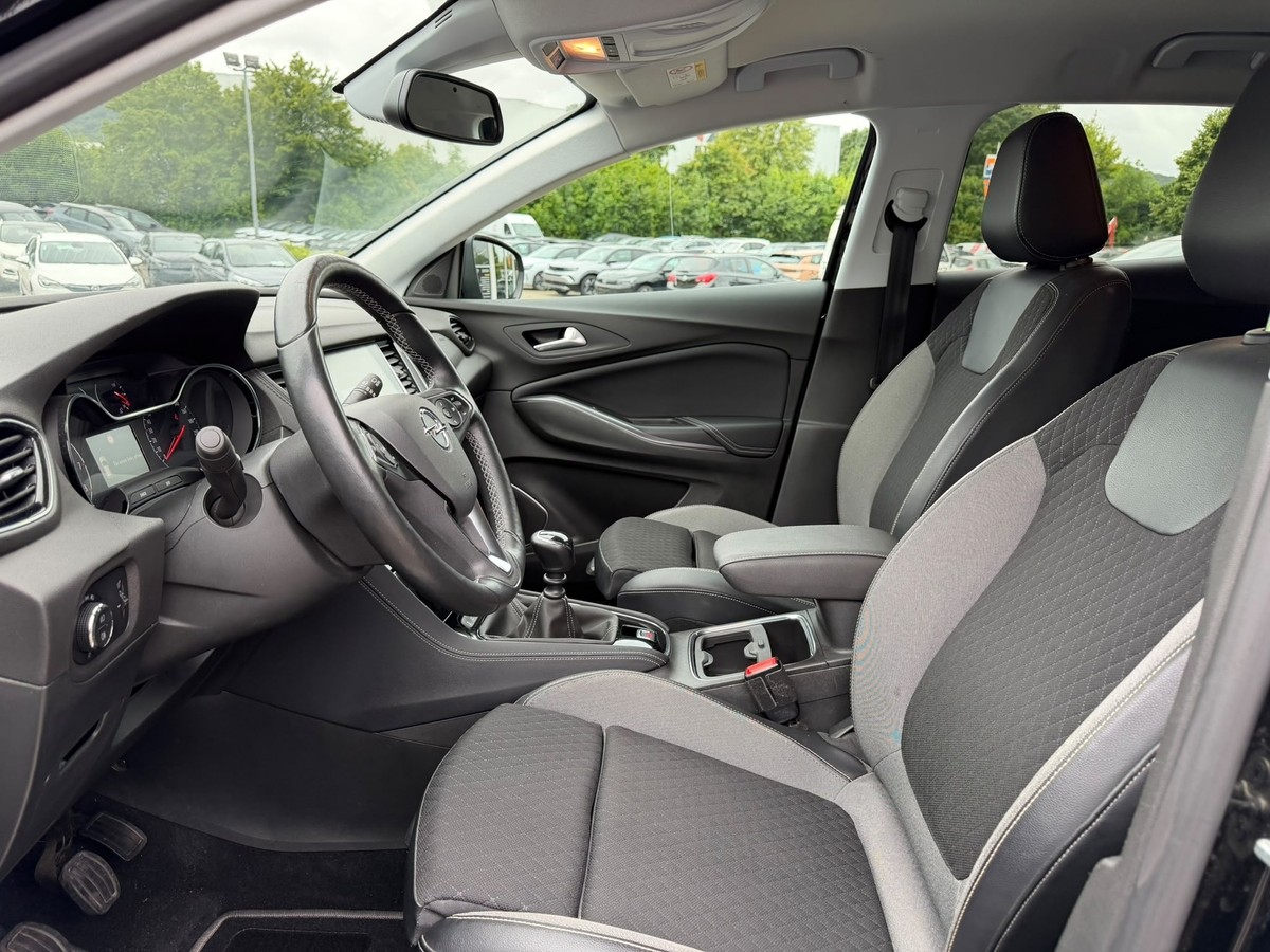 Opel Grandland X 1.2 Turbo INNOVATION + Navi