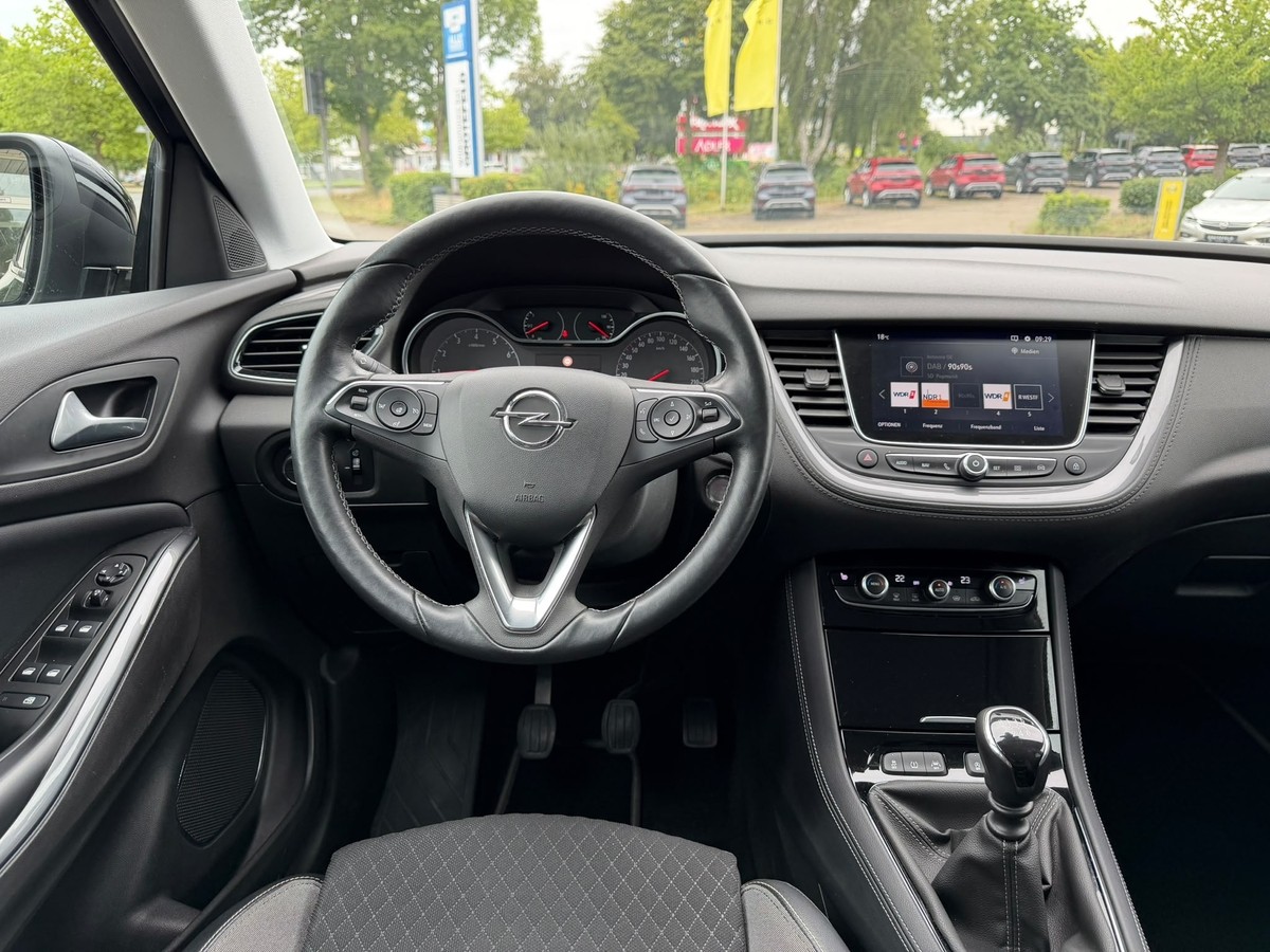 Opel Grandland X 1.2 Turbo INNOVATION + Navi