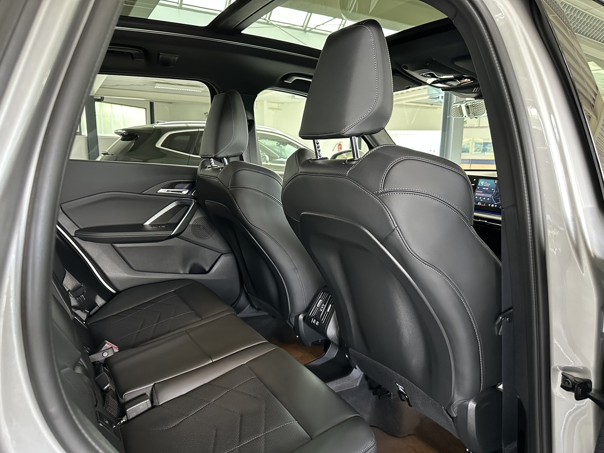 BMW X1sDrive 20i MSport H/K AHK Pano Allwetter