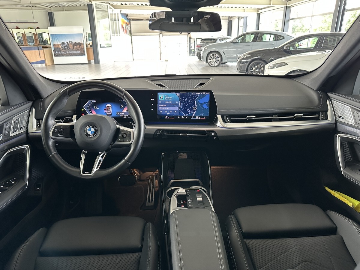 BMW X1sDrive 20i MSport H/K AHK Pano Allwetter