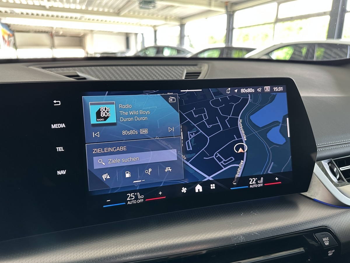 BMW X1sDrive 20i MSport H/K AHK Pano Allwetter