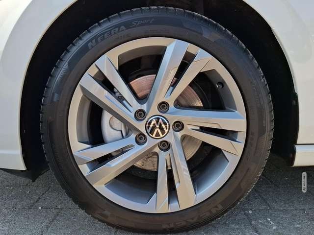 Volkswagen Golf VIII 1.5 TSI R-Line OPF KLIMA / AHK / NAVI / ACC /