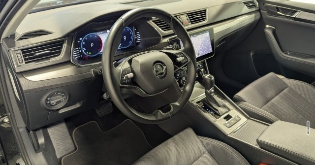 Skoda Superb Combi Style 2.0 TDI MTRX AHK CarPlay ACC