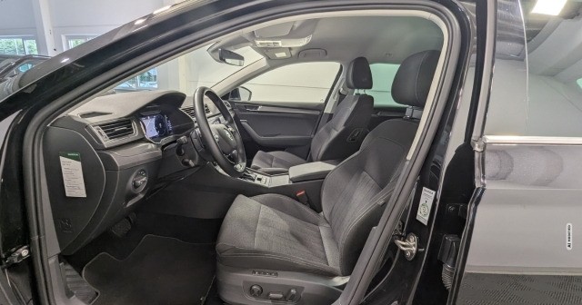 Skoda Superb Combi Style 2.0 TDI MTRX AHK CarPlay ACC