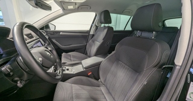 Skoda Superb Combi Style 2.0 TDI MTRX AHK CarPlay ACC