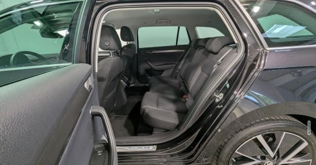 Skoda Superb Combi Style 2.0 TDI MTRX AHK CarPlay ACC