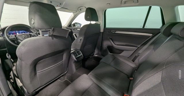Skoda Superb Combi Style 2.0 TDI MTRX AHK CarPlay ACC