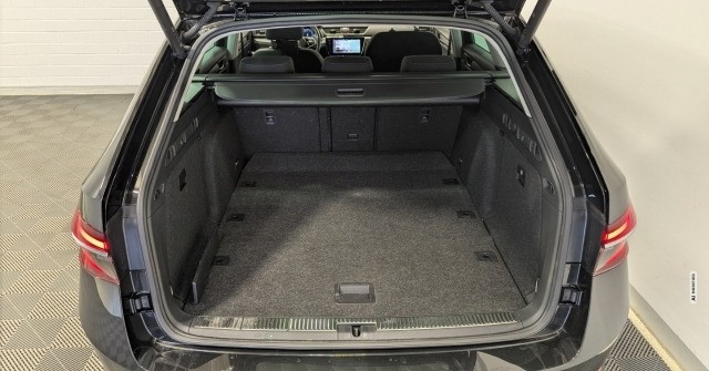 Skoda Superb Combi Style 2.0 TDI MTRX AHK CarPlay ACC
