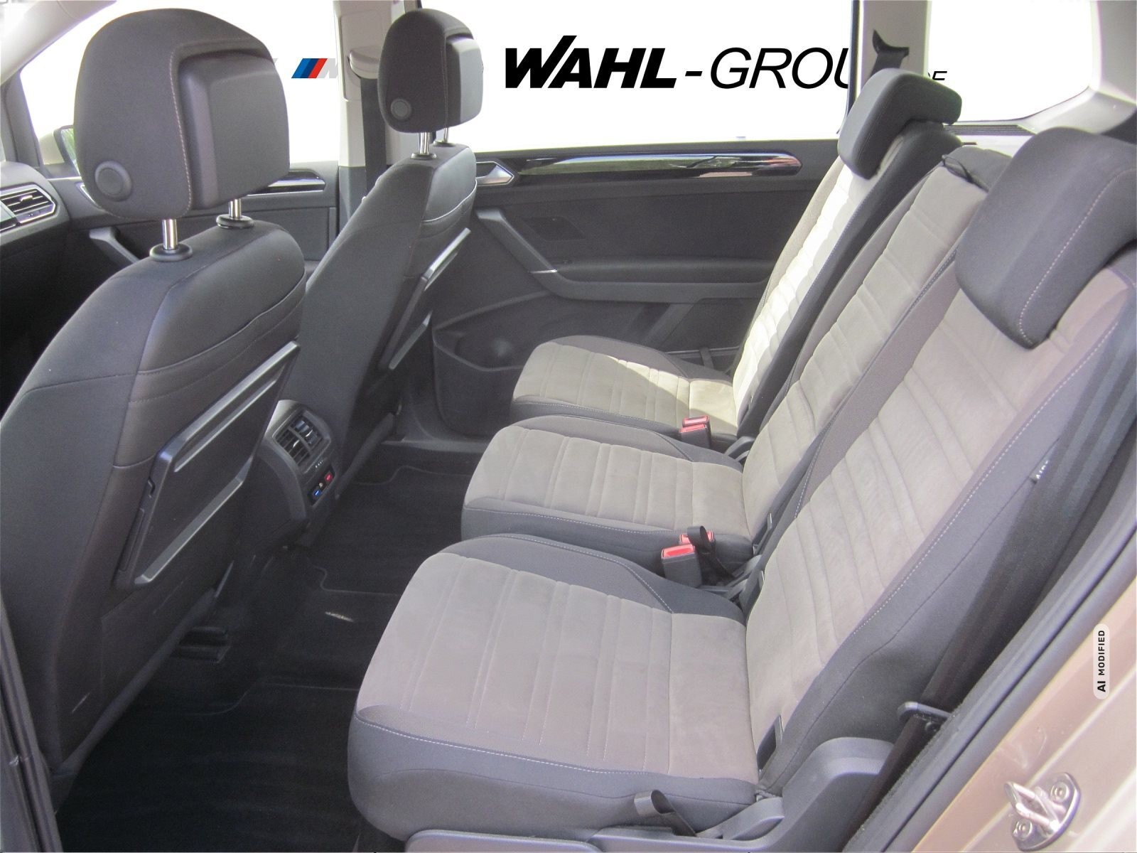 Volkswagen Touran 1.5 TSI HIGHLINE DKG NAVI LED AHK ACC RFK SHZG