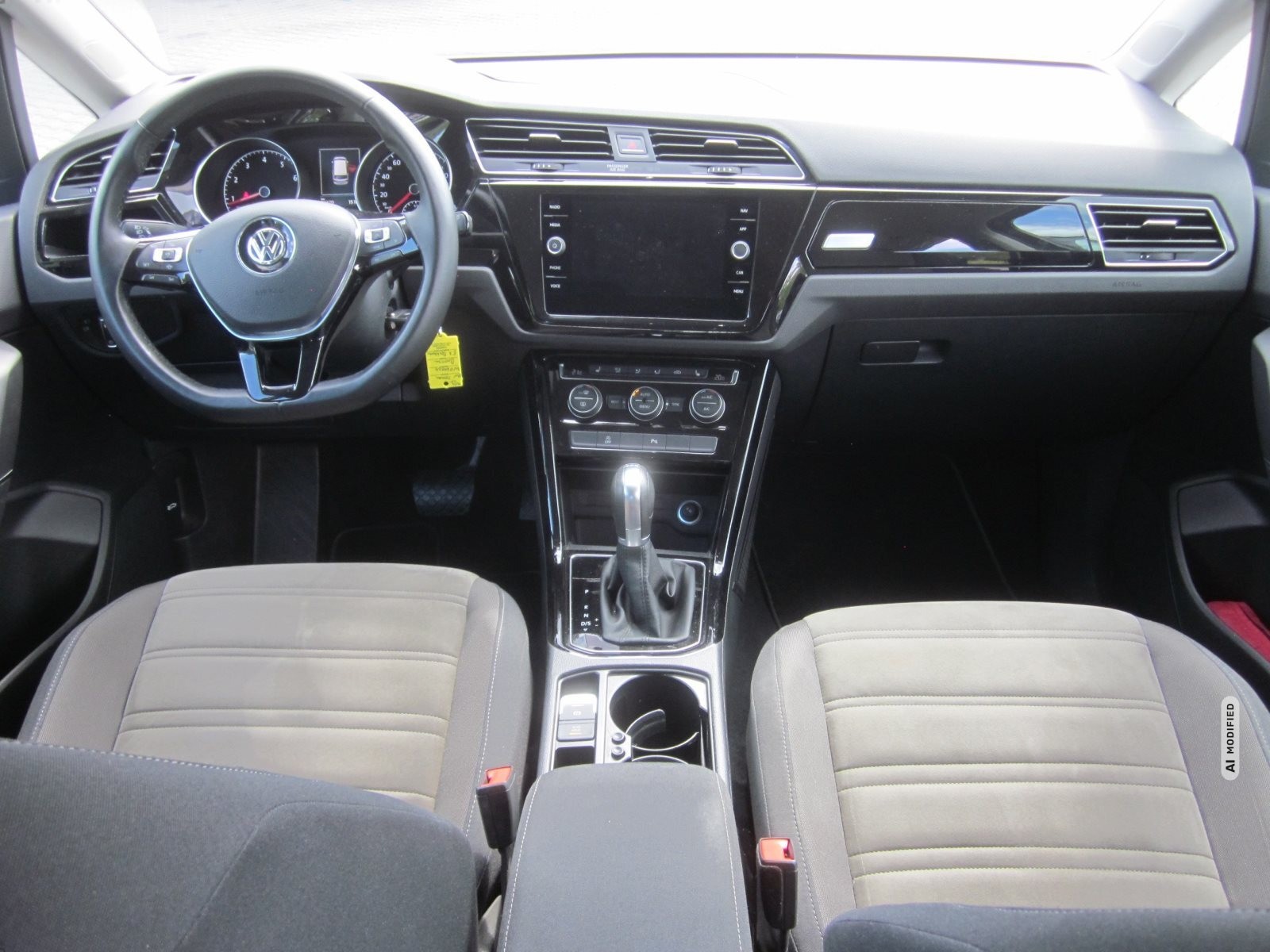 Volkswagen Touran 1.5 TSI HIGHLINE DKG NAVI LED AHK ACC RFK SHZG