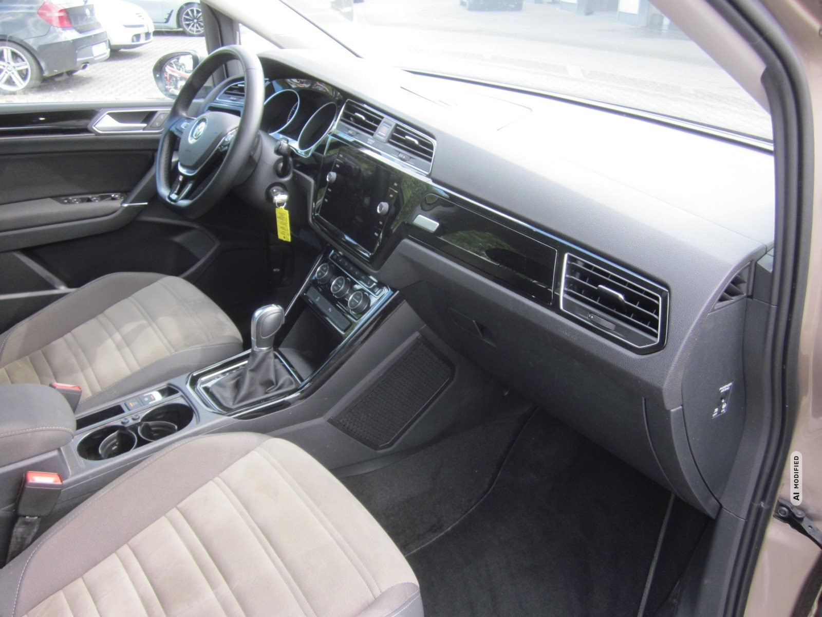 Volkswagen Touran 1.5 TSI HIGHLINE DKG NAVI LED AHK ACC RFK SHZG