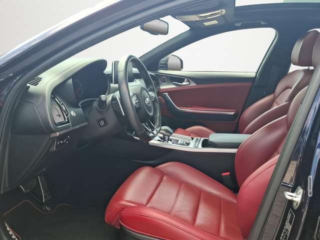 Kia Stinger 3.3 GT 4WD AUTOMATIK / LEDER / SCHIEBEDACH / E-SIT