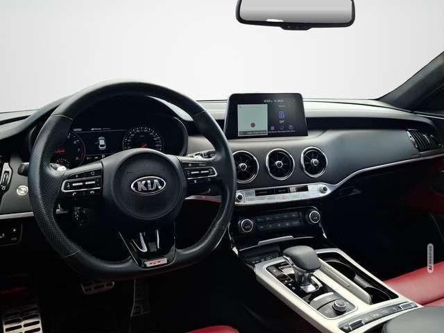 Kia Stinger 3.3 GT 4WD AUTOMATIK / LEDER / SCHIEBEDACH / E-SIT