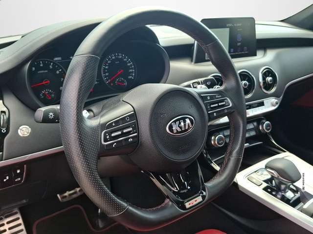 Kia Stinger 3.3 GT 4WD AUTOMATIK / LEDER / SCHIEBEDACH / E-SIT