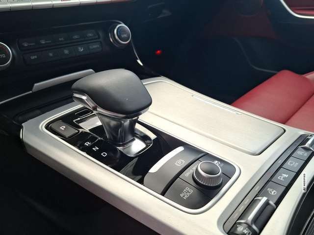 Kia Stinger 3.3 GT 4WD AUTOMATIK / LEDER / SCHIEBEDACH / E-SIT