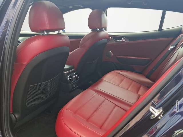 Kia Stinger 3.3 GT 4WD AUTOMATIK / LEDER / SCHIEBEDACH / E-SIT