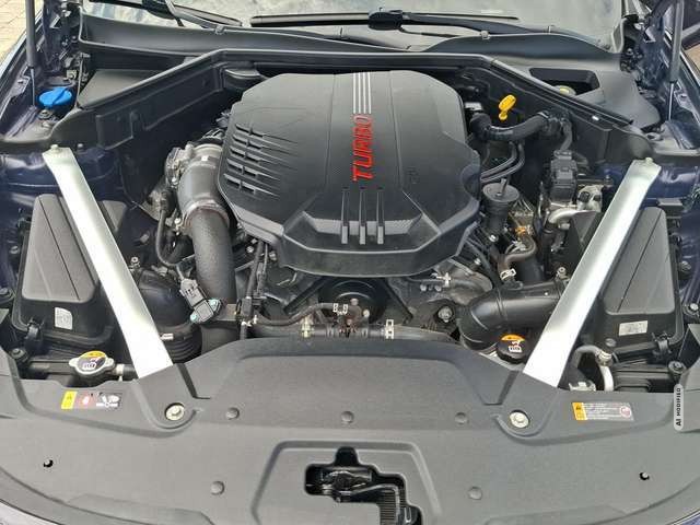Kia Stinger 3.3 GT 4WD AUTOMATIK / LEDER / SCHIEBEDACH / E-SIT