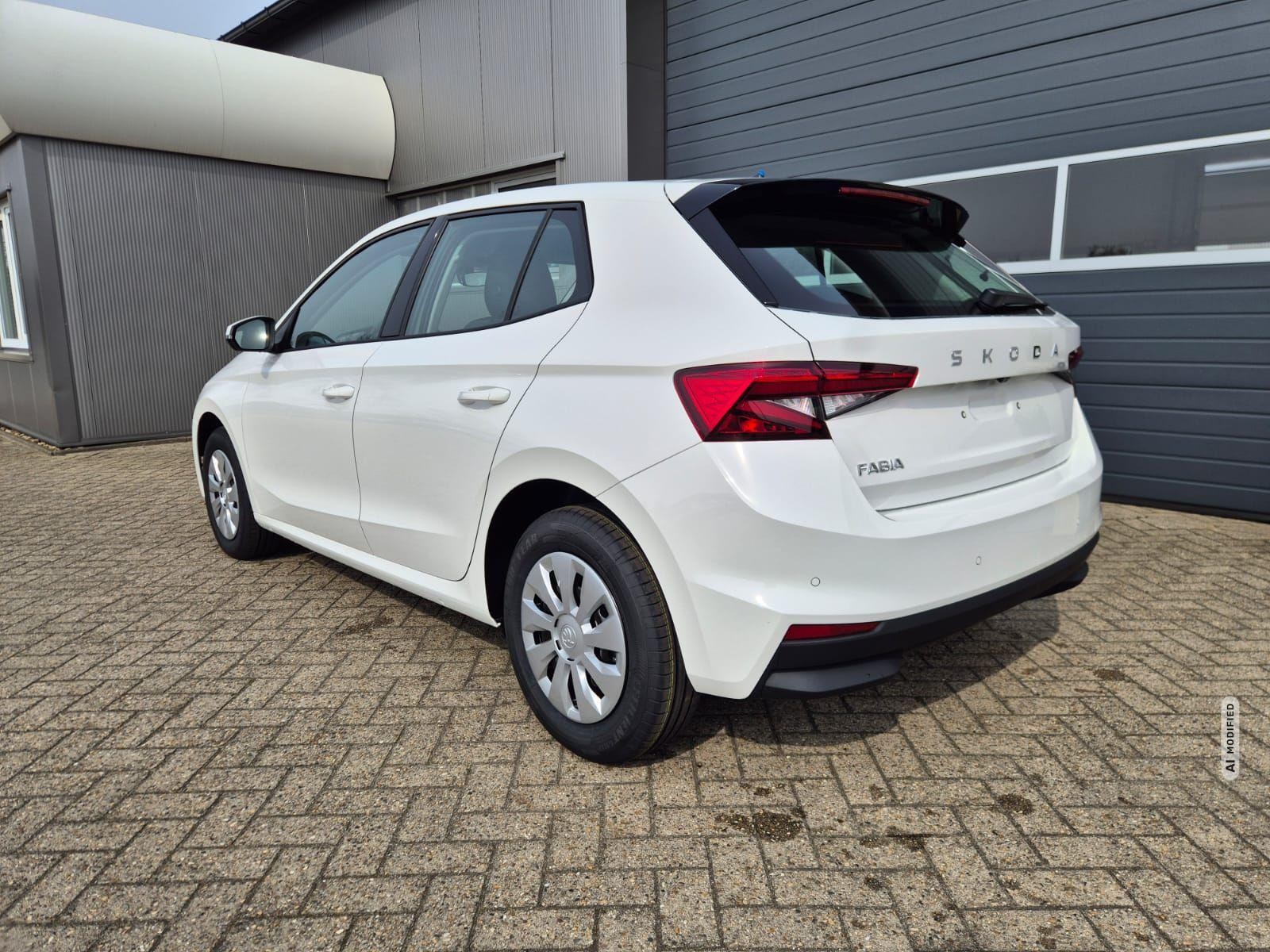 Skoda Fabia 1.0 TSI 95PS Selection 5-türig Rückf.Kamera Parksensoren Sitzheizung Multi